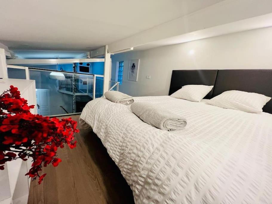 Unique Loft Apartment Located 15 Minutes From The Champs Elysees Saint-Ouen  Extérieur photo